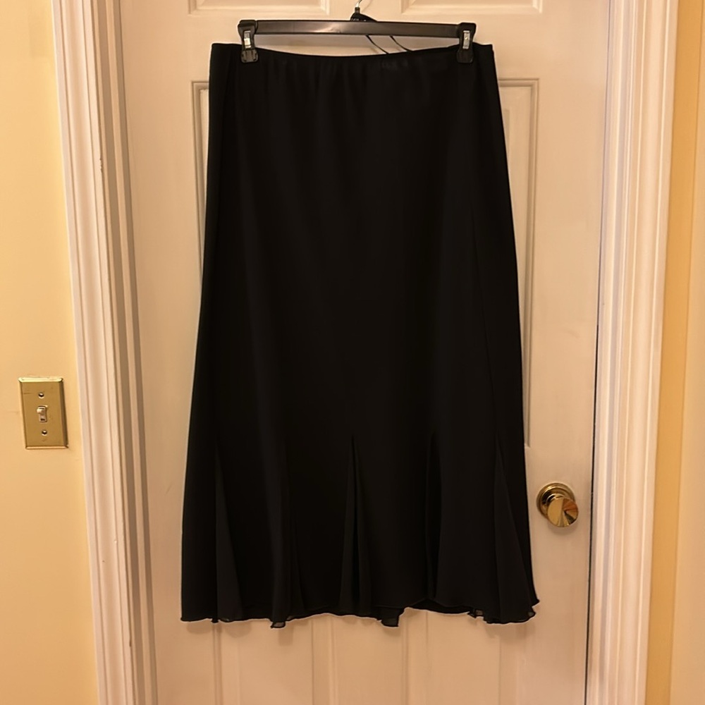 Black S L Fashion Skirt 18w like pleated at bottom.